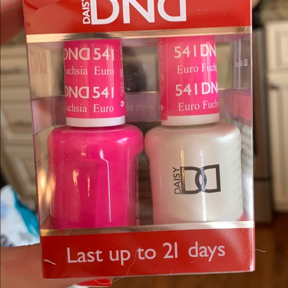 DND gel and polish Euro Fuchsia NIB